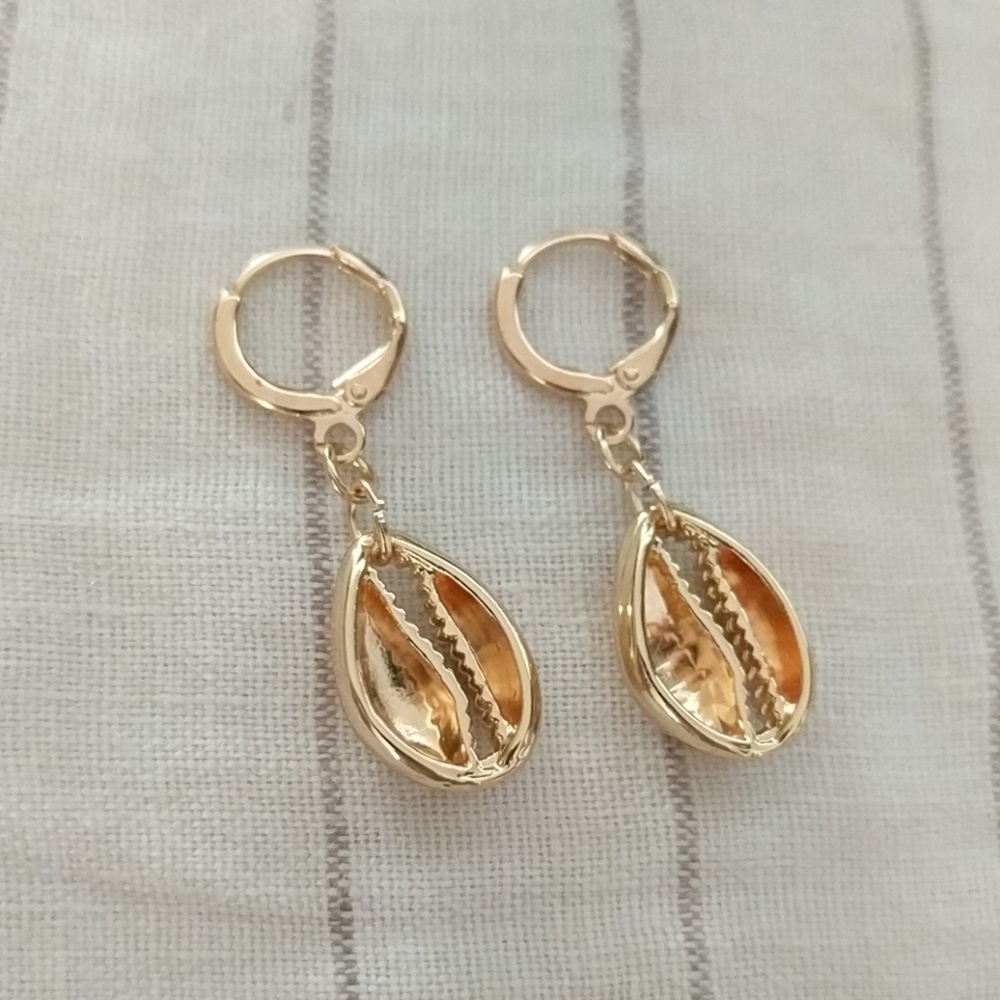 18k Gold Plated Cowrie Shell Earrings Summer Beach - Picture 5 of 5